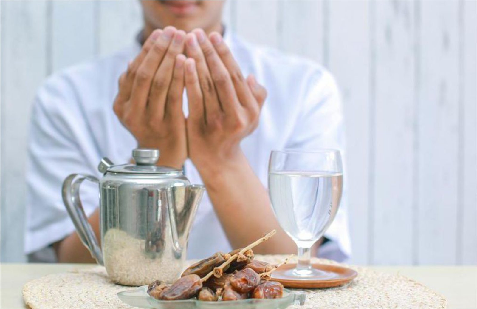 Tips Berpuasa untuk Penderita Asam Lambung